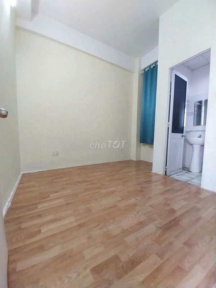 Chung cư 590 Cách Mạng Tháng 8 Quận 3, Giá 10 Tr/th 2PN ko NT 85m2.