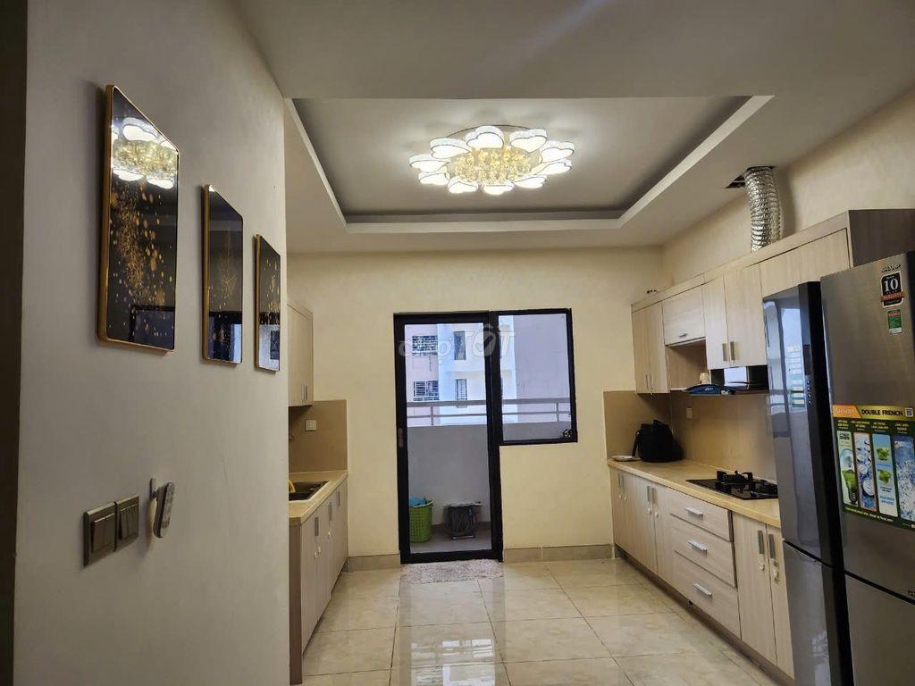Cho thuê căn hộ eratown Đức Khải  161m2: 3 phòng ngủ, 4wc, 1 kho, 14tr