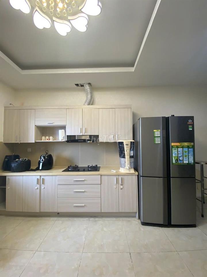 Cho thuê căn hộ eratown Đức Khải  161m2: 3 phòng ngủ, 4wc, 1 kho, 14tr