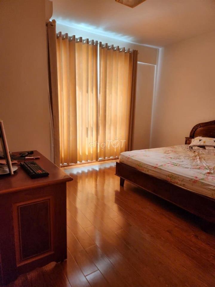 Cho thuê căn hộ eratown Đức Khải  161m2: 3 phòng ngủ, 4wc, 1 kho, 14tr