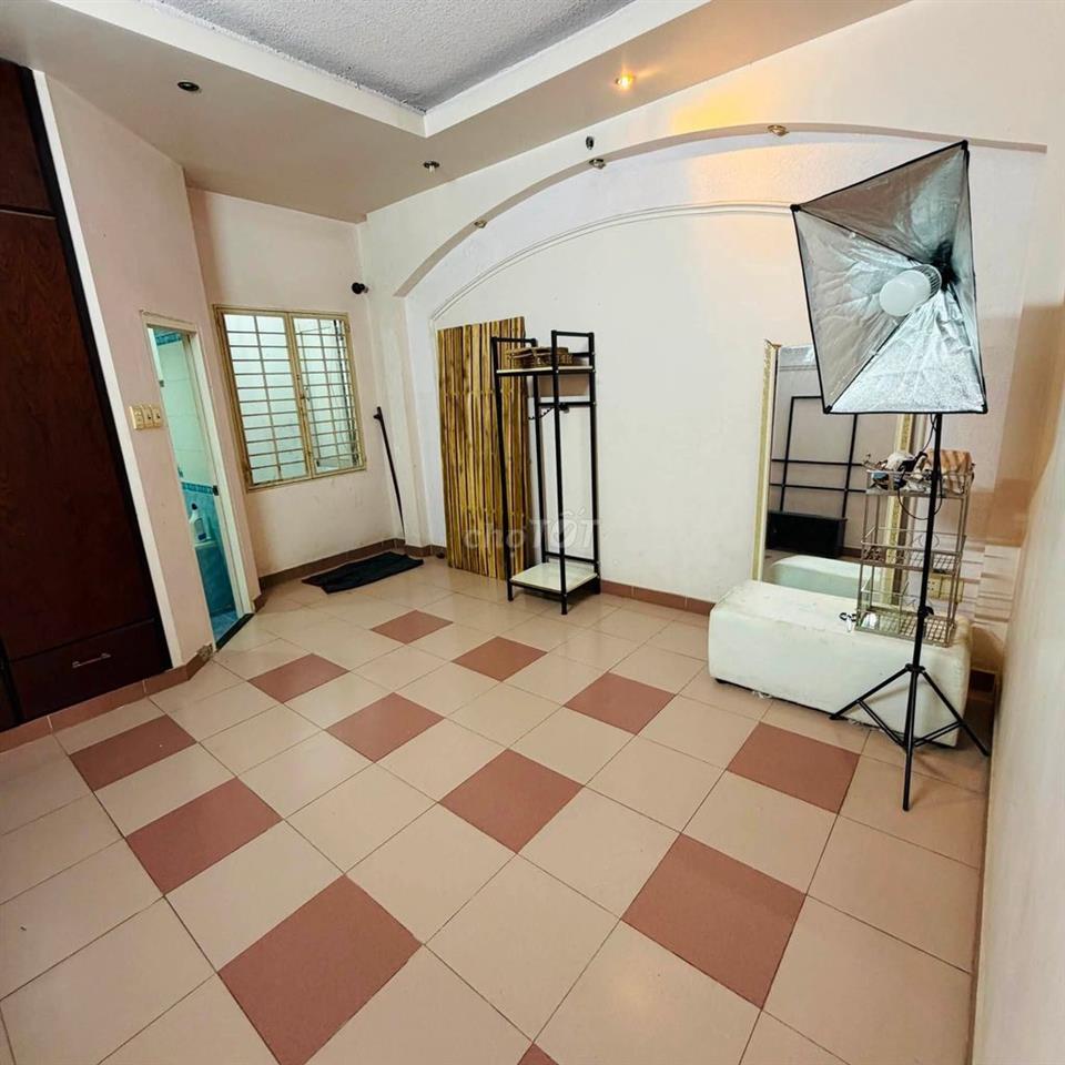 Cho Nữ Thuê P Trong Nhà Nguyên Căn