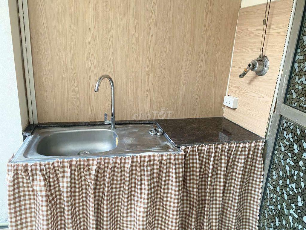 Gần Bách-Kinh-Xây tại ngõ 105 Bạch Mai có nhà nguyên căn cho thuê