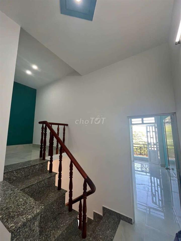 chính chủ bán nhà góc mặt tiền kinh doanh 450tr ở Hóc Môn