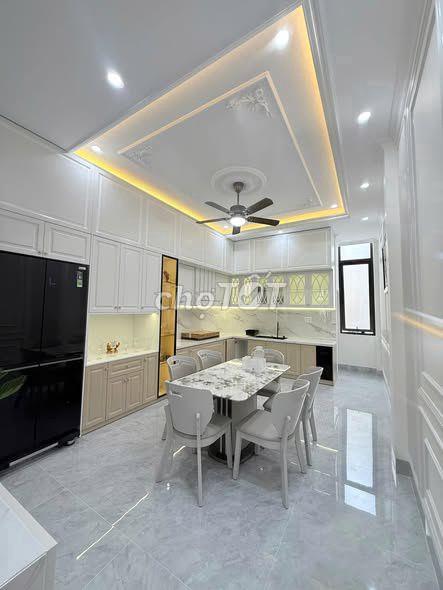 Bán nhà 92m2 Đường Mai Hoa Thôn, P2, Đà Lạt, 5PN, Thang máy