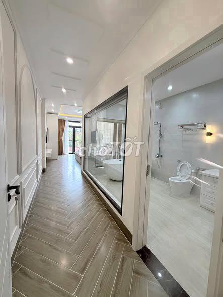 Bán nhà 92m2 Đường Mai Hoa Thôn, P2, Đà Lạt, 5PN, Thang máy