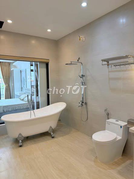 Bán nhà 92m2 Đường Mai Hoa Thôn, P2, Đà Lạt, 5PN, Thang máy