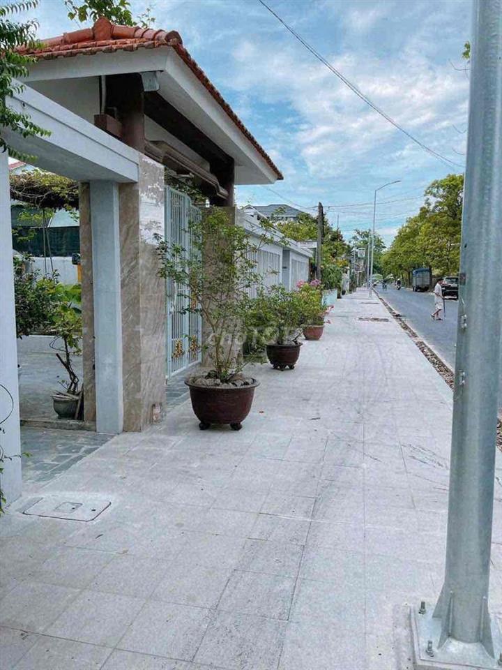 Bán nhà mặt tiền, sổ hồng riêng, 240m2 Nội Thành Huế, đặc biệt đang sẵ