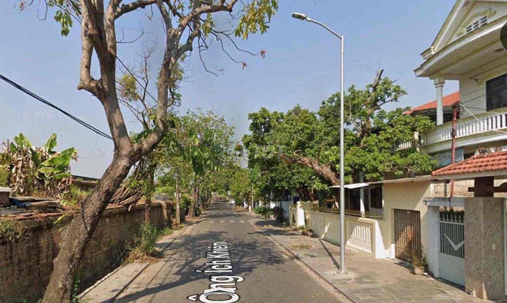 Bán nhà mặt tiền, sổ hồng riêng, 240m2 Nội Thành Huế, đặc biệt đang sẵ