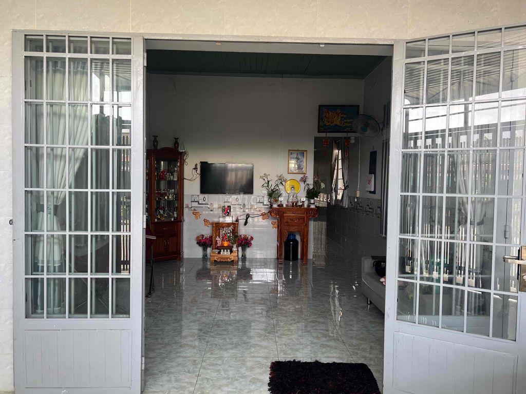 Bán nhà 2 mặt tiền gần chợ Hiệp Trường - Tây Ninh