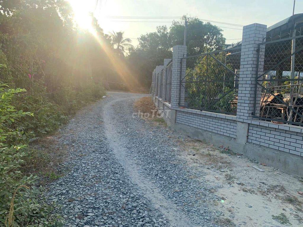 Bán Đất SHR,chính chủ, 725m,TC470m, sát UBND xã Thạnh Đức,Tây Ninh