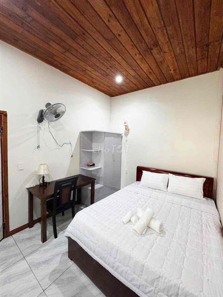 Nhà nguyên căn 90m², sân vườn, đầy đủ nội thất.