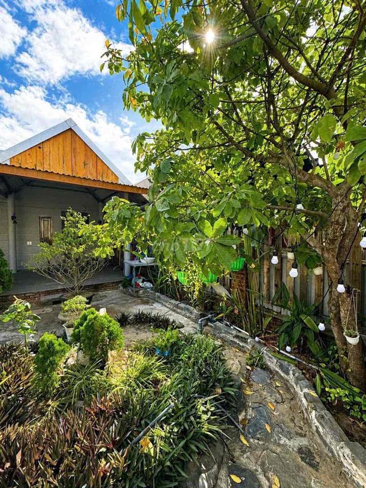 Nhà nguyên căn 90m², sân vườn, đầy đủ nội thất.