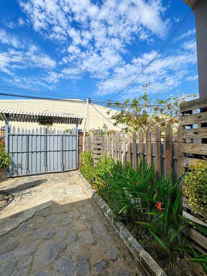 Nhà nguyên căn 90m², sân vườn, đầy đủ nội thất.