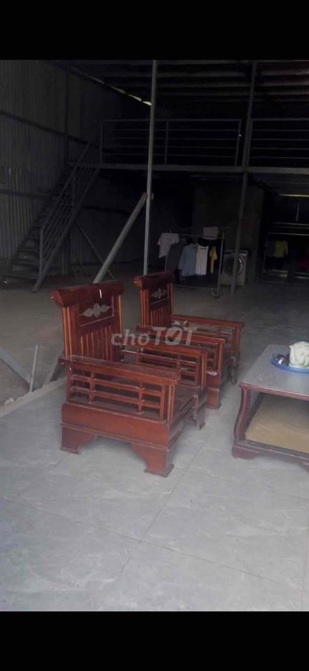 Em cần nhượng lại kho mới thuê 110m mặt sàn  Tầm 30m gác xép ngõ 55 tr