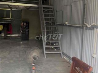 Em cần nhượng lại kho mới thuê 110m mặt sàn  Tầm 30m gác xép ngõ 55 tr
