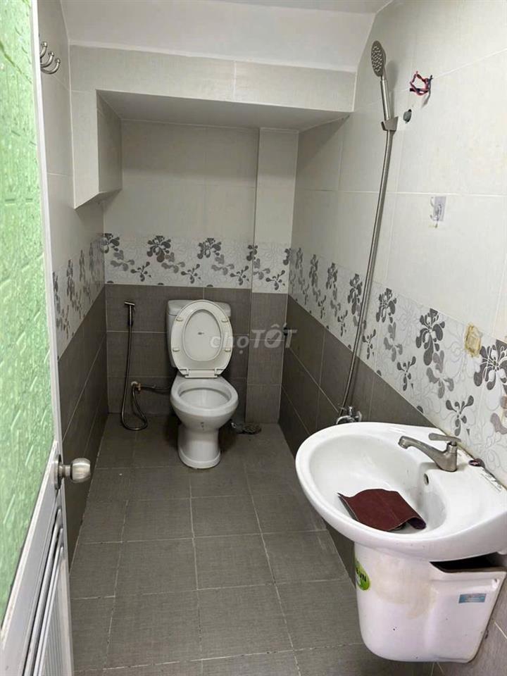 Cho thuê nhà 2 mặt tiền hẻm xem hơi cửa trước và sau thông thoáng