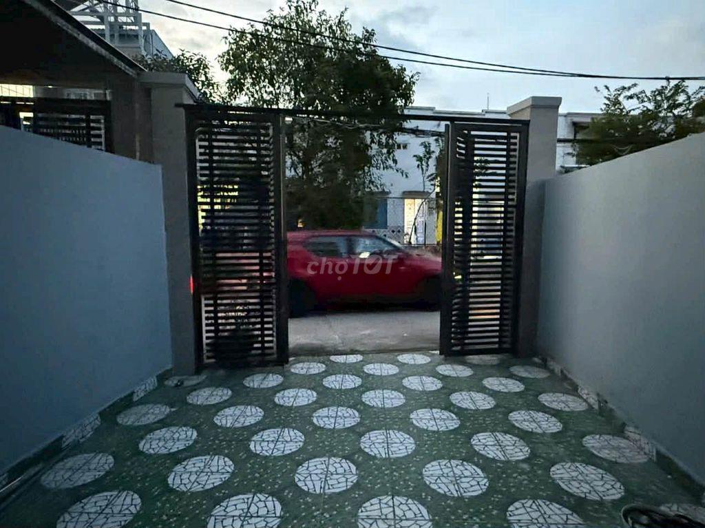 Cho thuê nhà 2 mặt tiền hẻm xem hơi cửa trước và sau thông thoáng