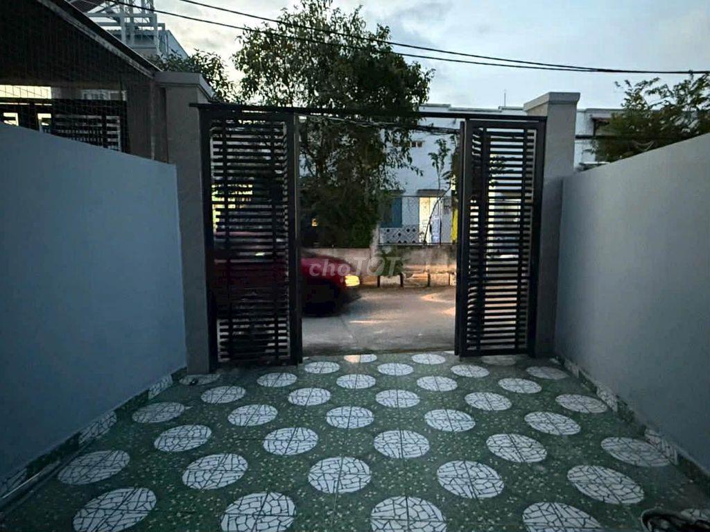 Cho thuê nhà 2 mặt tiền hẻm xem hơi cửa trước và sau thông thoáng