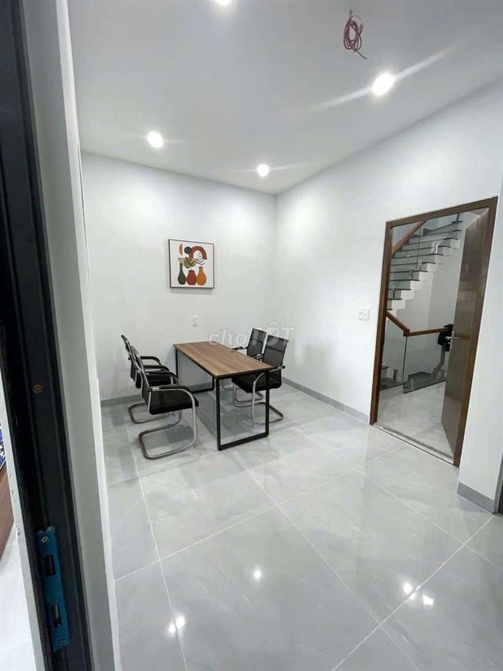 Phòng full nội thất gần Đông Á, khu FPT