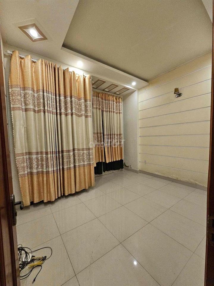 Nhà Nguyên Căn . Nội thất cơ bản. Điện nước giá nhà nước