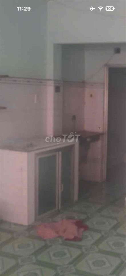 còn phòng 600 k,đi lại tự do,toa lét trong phòng,có gác