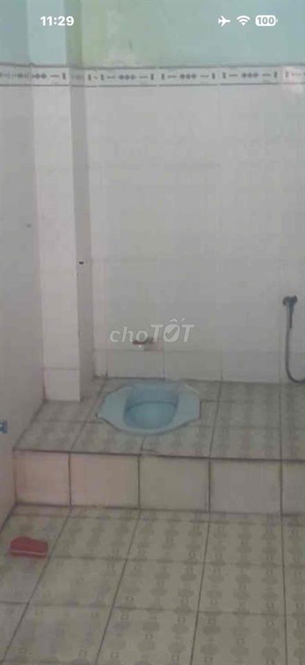 còn phòng 600 k,đi lại tự do,toa lét trong phòng,có gác