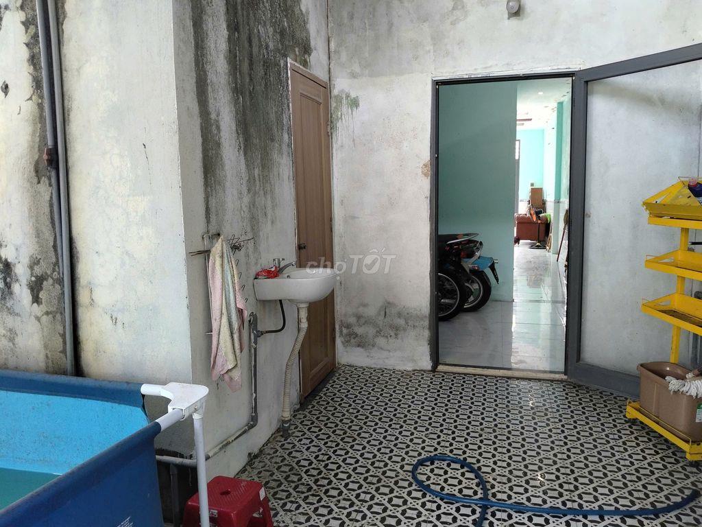 Nhà cấp 4 kiên cố ngay chợ Mười Giờ