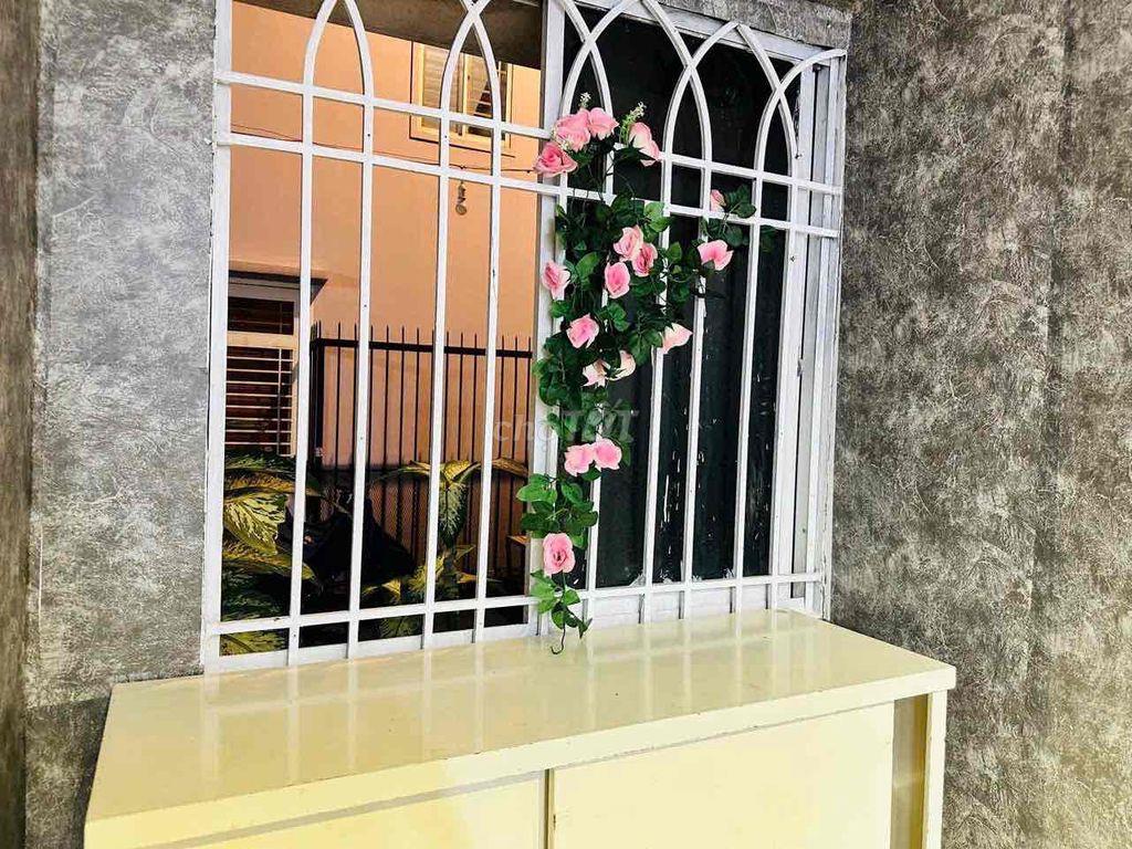 2PN - FULL NỘI THẤT - BẾP TRÊN DƯỚI - DỌN VÀO Ở NGAY CHỢ CÂY QUÉO
