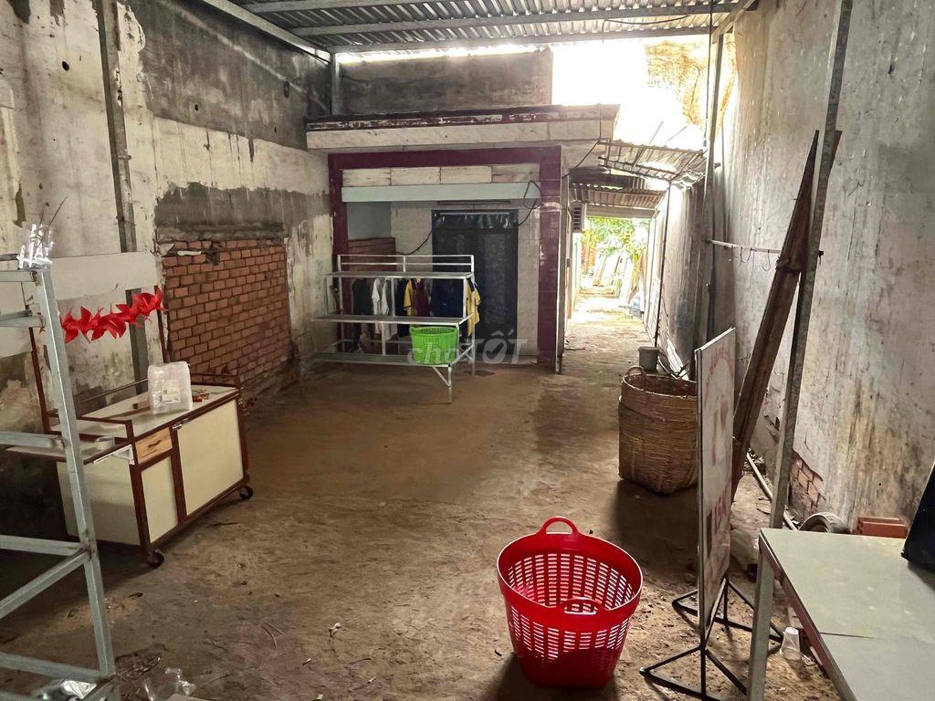 mặt bằng chợ nữ dân công đông đúc