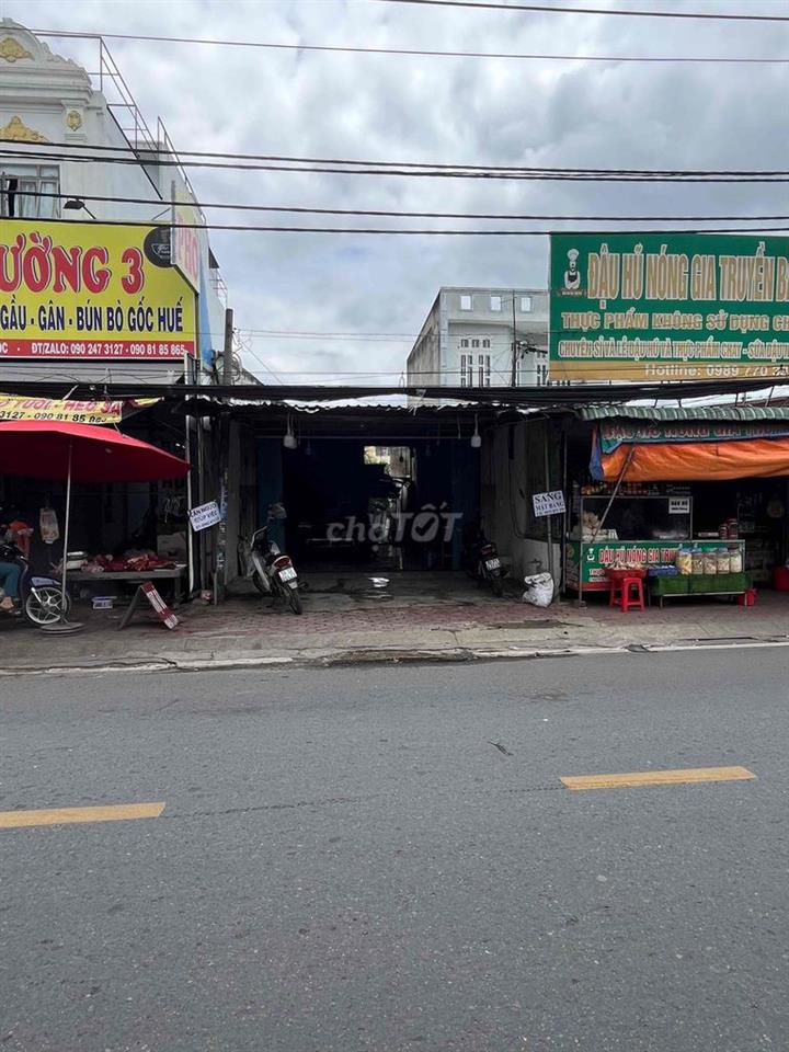 mặt bằng chợ nữ dân công đông đúc