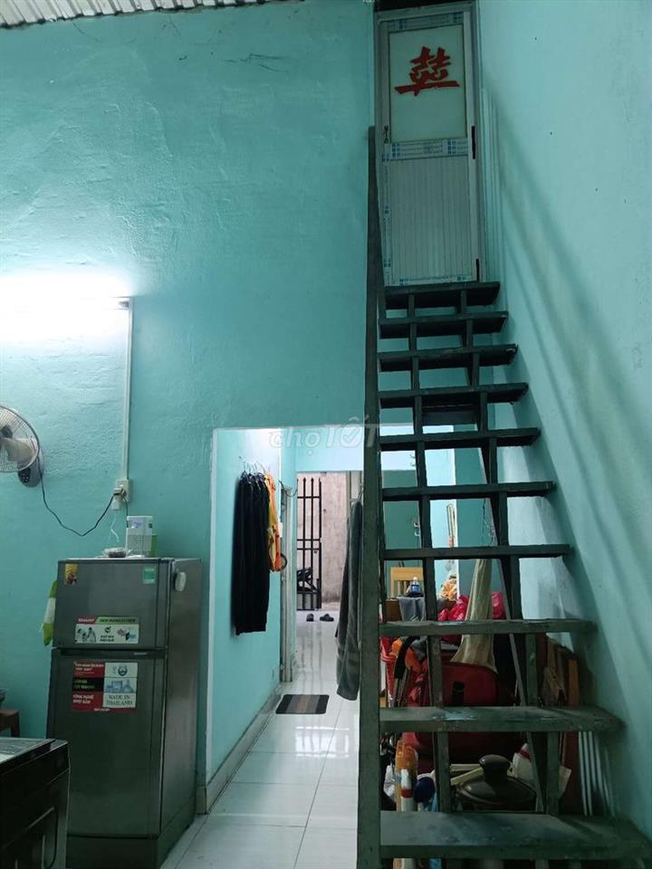 nhà c4 dọn vào ở ngay tặng máy lạnh