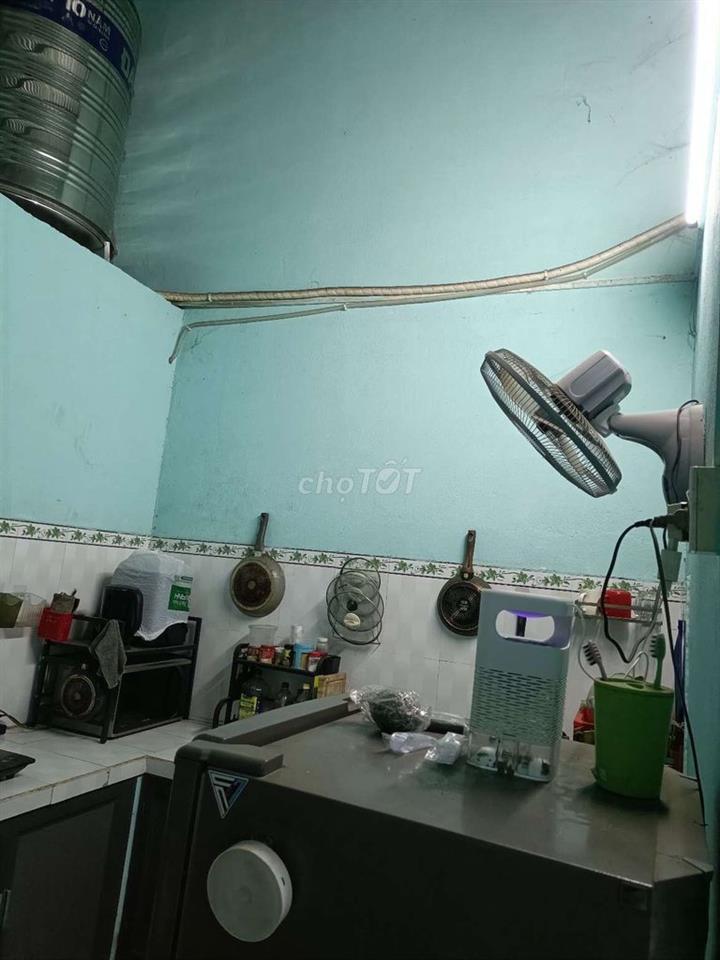 nhà c4 dọn vào ở ngay tặng máy lạnh