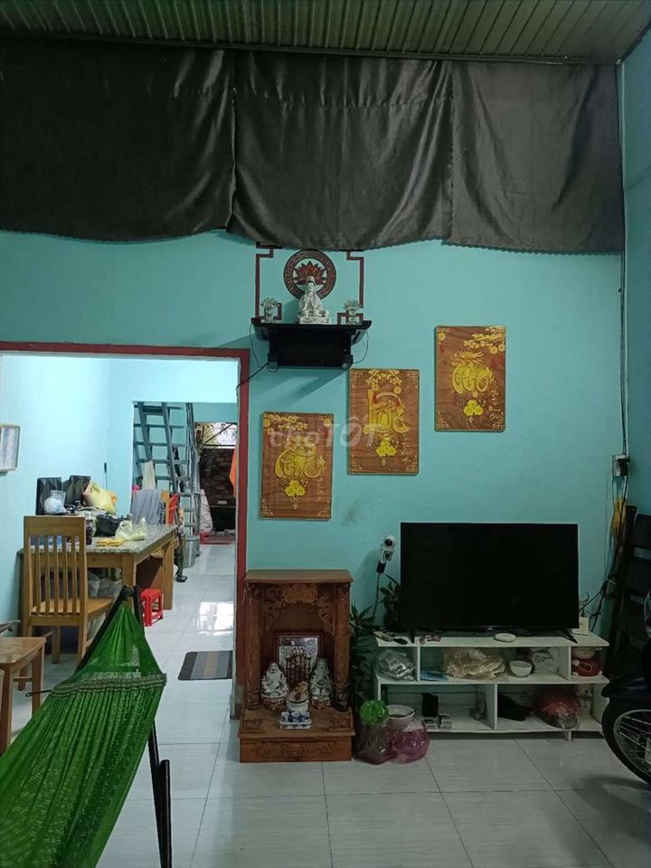nhà c4 dọn vào ở ngay tặng máy lạnh