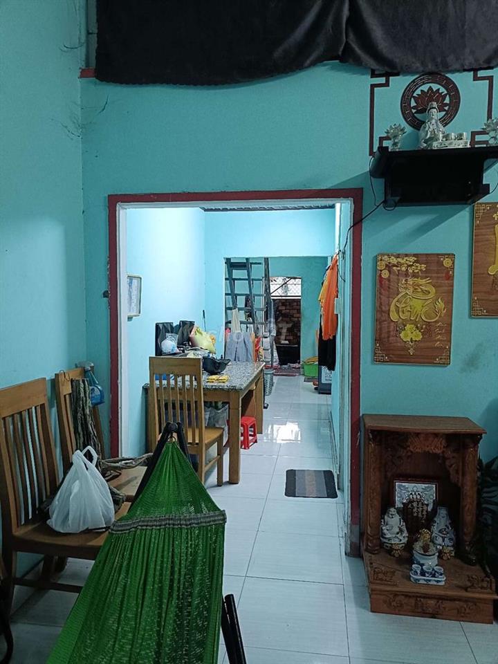 nhà c4 dọn vào ở ngay tặng máy lạnh