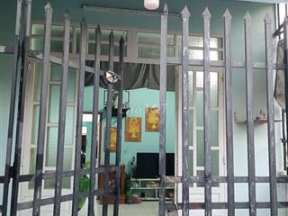 nhà c4 dọn vào ở ngay tặng máy lạnh