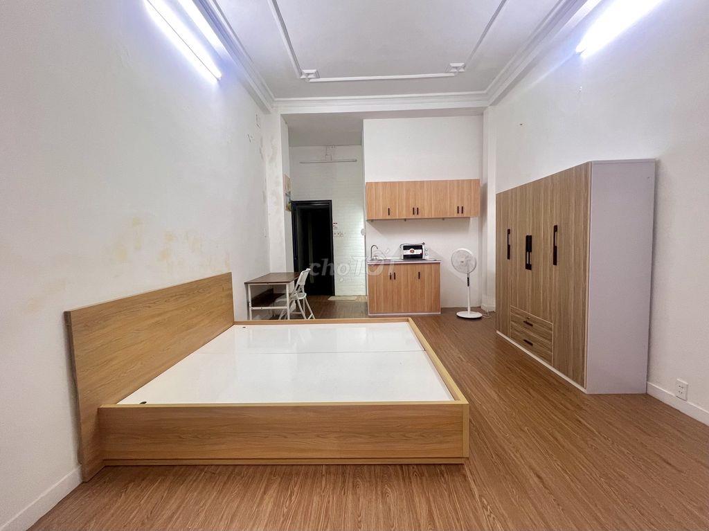 CHÍNH CHỦ CHO THUÊ STUDIO BAN CÔNG RỘNG – 28M² – QUẬN 4