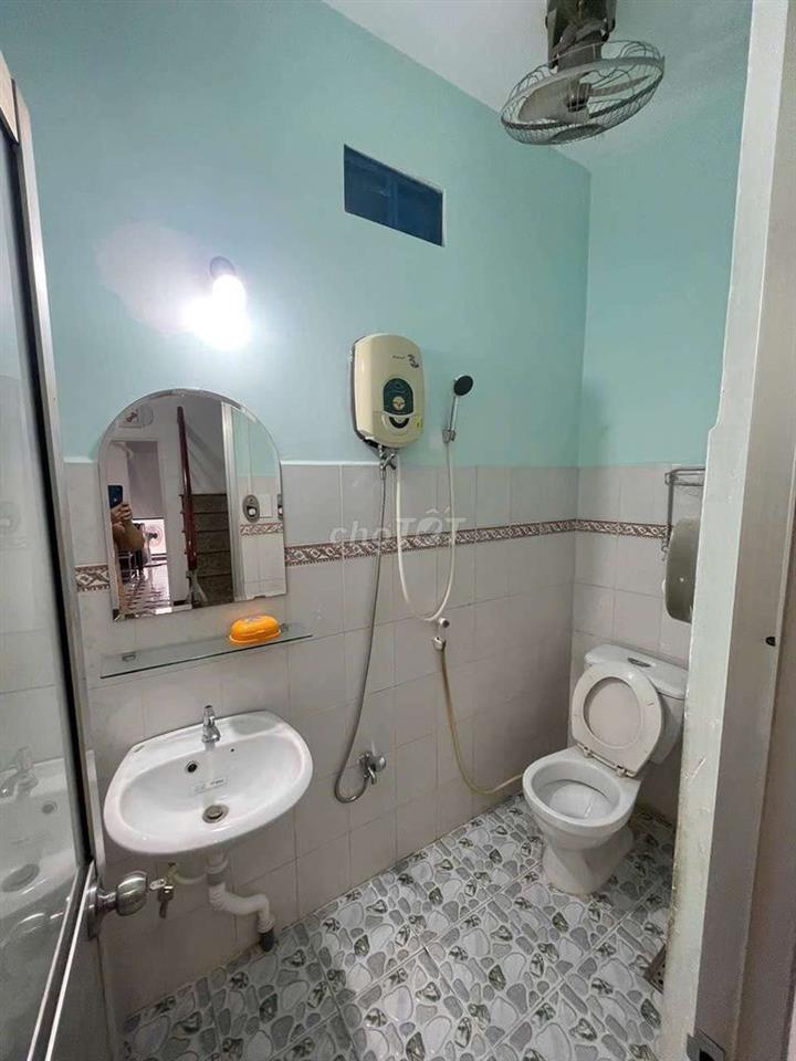 cần bán nhà như hình đang cho thuê có thu nhập 