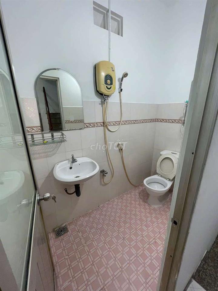 cần bán nhà như hình đang cho thuê có thu nhập 