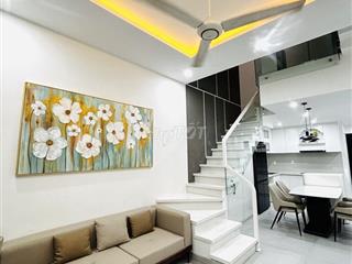 Nhà mặt tiền 2tầng - sân đỗ ô tô trong nhà - cổng tự động 