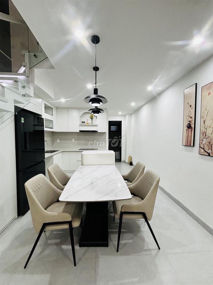 Nhà mặt tiền 2tầng - sân đỗ ô tô trong nhà - cổng tự động 