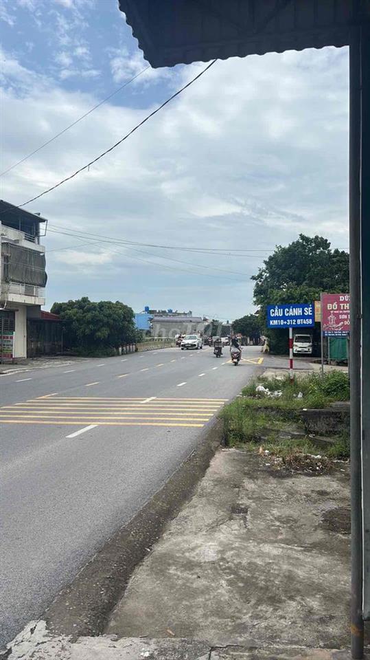 Cho thuê mặt bằng 300m2 chân Cầu Cánh Sẻ, giá cả thương lượng