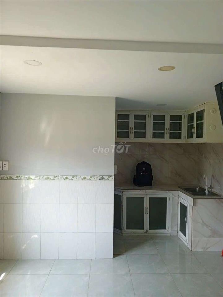 Bán nhà nhỏ mới vô ở liền