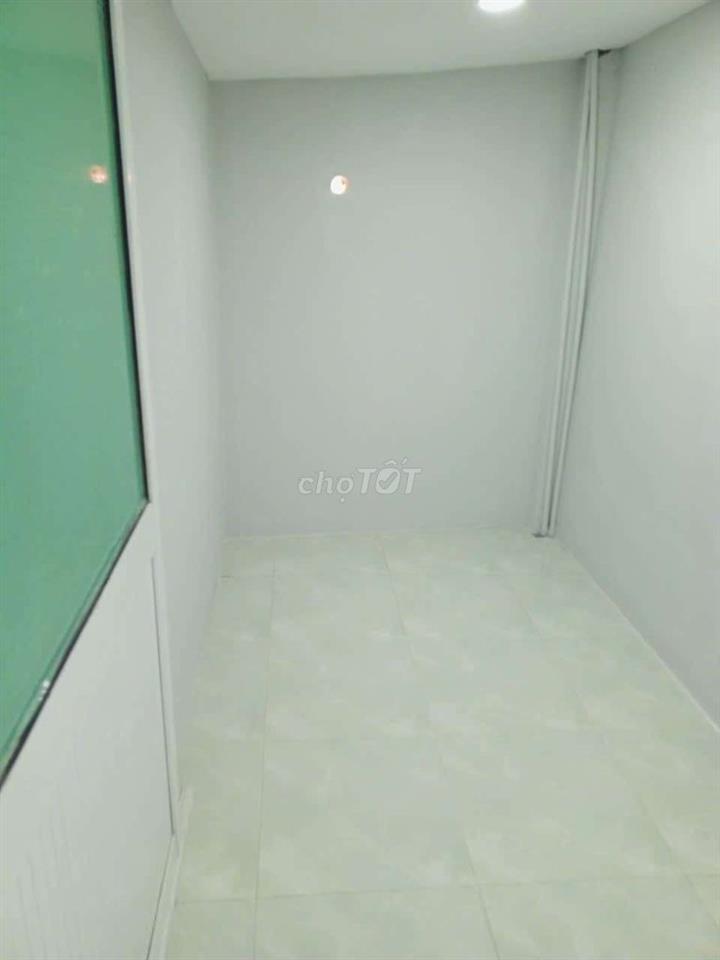 Bán nhà nhỏ mới vô ở liền