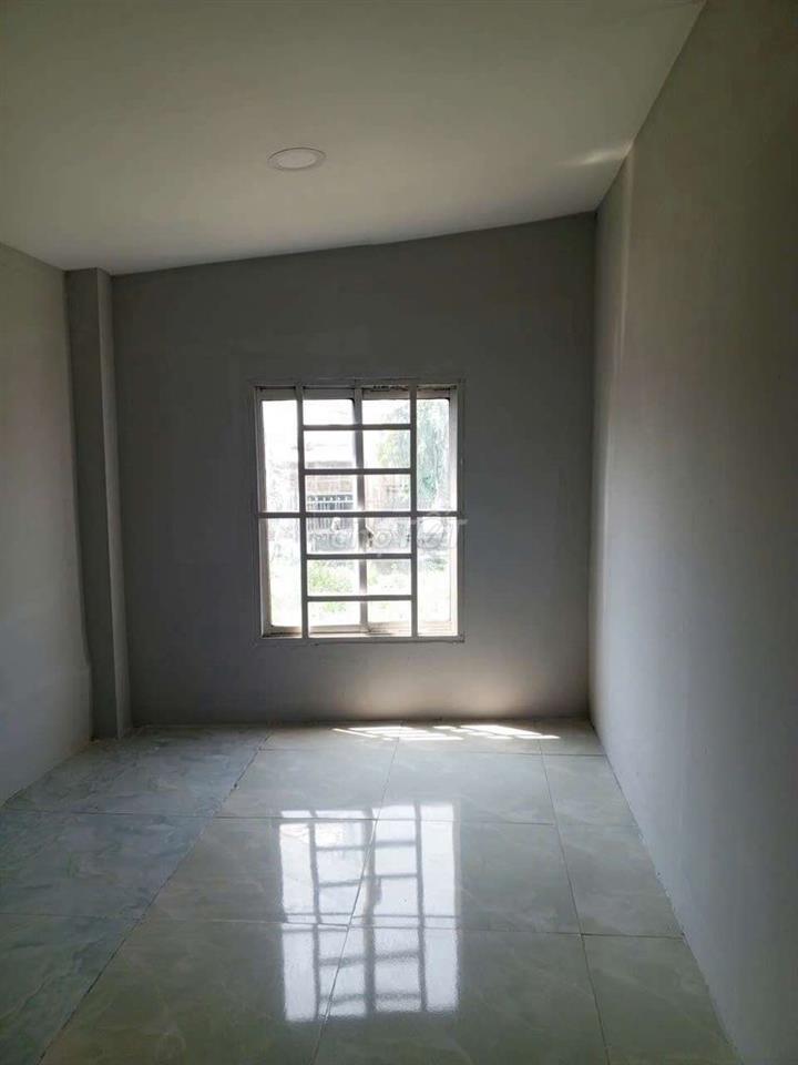 Bán nhà nhỏ mới vô ở liền