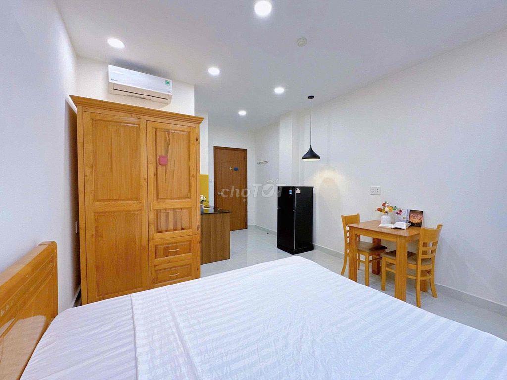 Cho thuê căn hộ ban công full nội thất ngay Lotte Mart gần RMIT,UFM