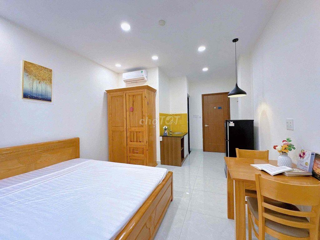 Cho thuê căn hộ ban công full nội thất ngay Lotte Mart gần RMIT,UFM