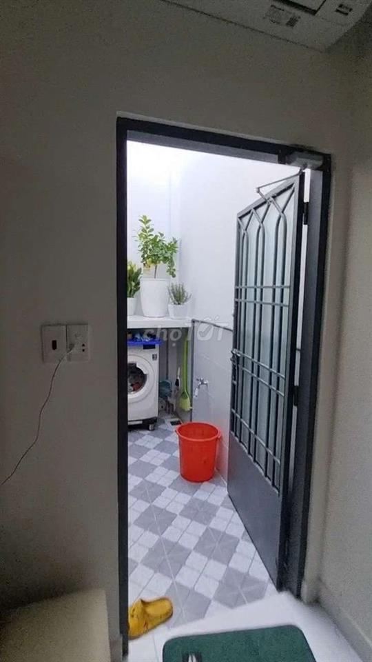 nhà xác bên chung cư uberine và đối diện vạn Phúc city
