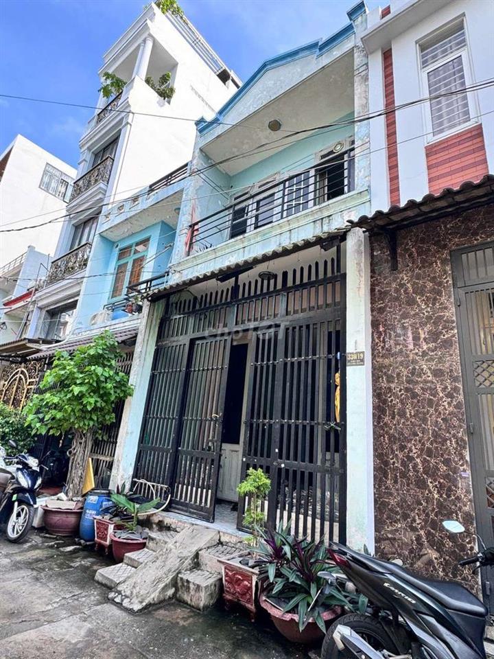 NHÀ MỘT /NỞ HẬU, HẺM XE HƠI, KHU SẦM UẤT.