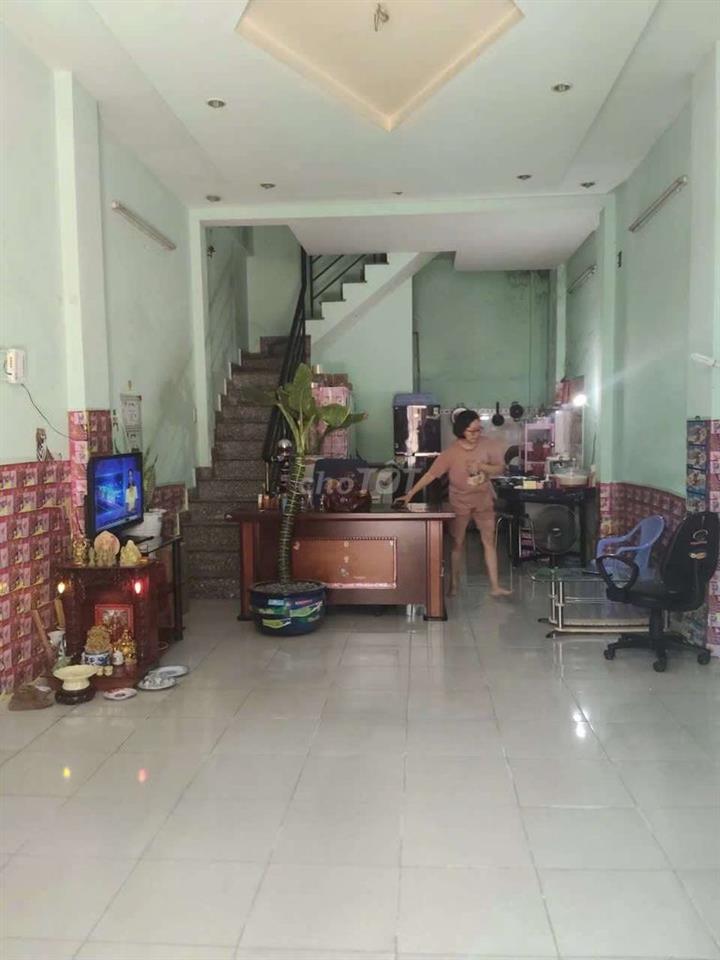 NHÀ MỘT /NỞ HẬU, HẺM XE HƠI, KHU SẦM UẤT.