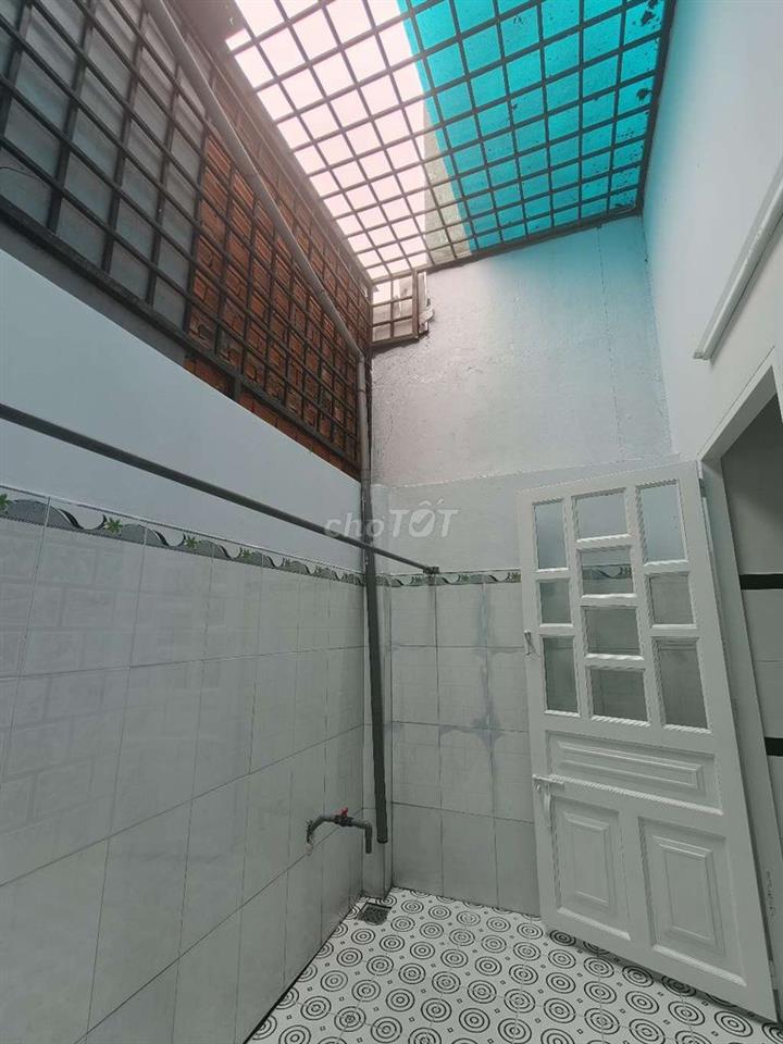 Nhà 5x20m đúc 1 tấm gần chợ đầu mối Hóc Môn. 